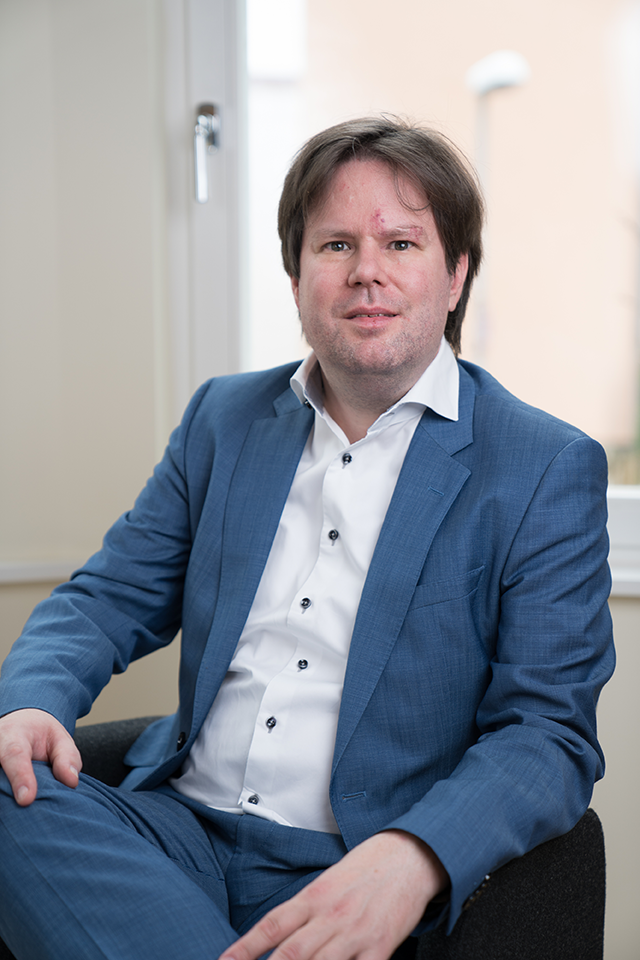 Dr. Steffen Helbing